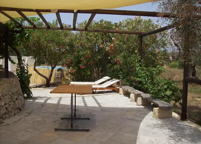 בית כפרי Trullo Contrada Stracca אליסטה